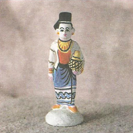 Народная глиняная игрушка Пагана - Женщина с кувшином